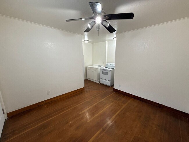 Foto del edificio - 633 Thompson Ave NE