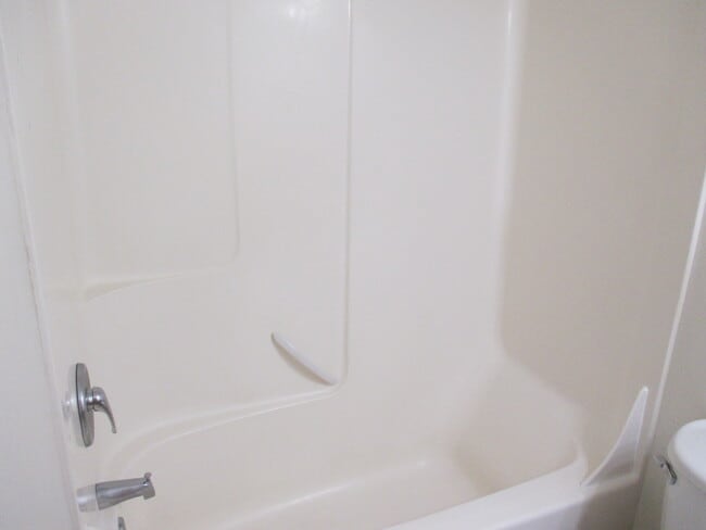 Building Photo - Three Bedroom in North Salem with Fenced B...