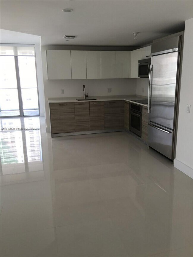 Foto del edificio - 1300 Brickell Bay Dr