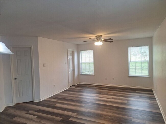 Foto del edificio - 2621 Lee Ave