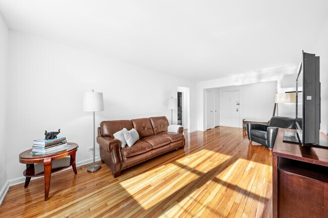 Foto del edificio - 3185-85 Crescent St