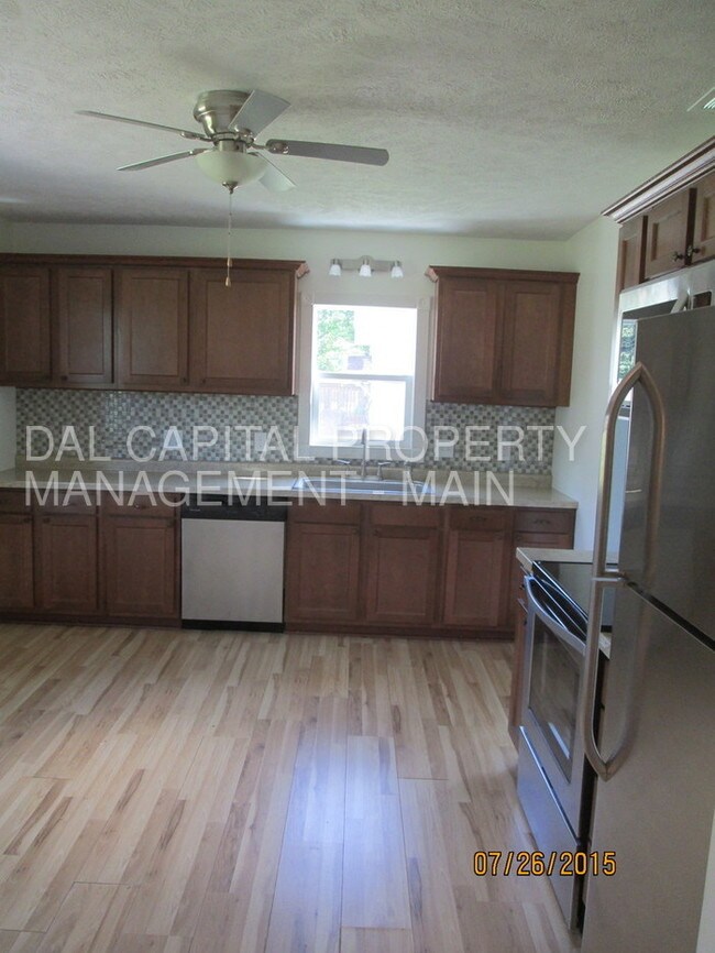 Foto del edificio - Dodge 4 Bed Home on large lot for Rent