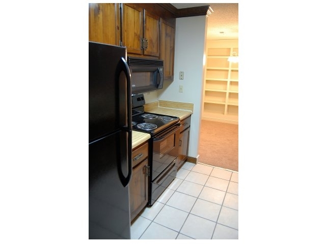 Unit - Kitchen - Regency Village Apartments