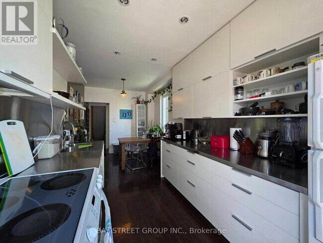 Building Photo - 76 Milverton Blvd