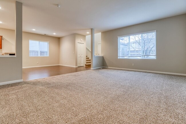 Foto del edificio - Spacious 4br/2.5ba house with garage in well maintained neighborhood