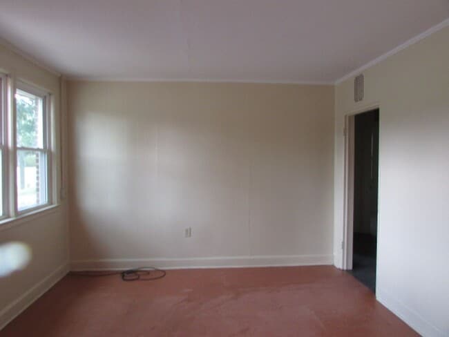 Building Photo - 643 Miller Rd