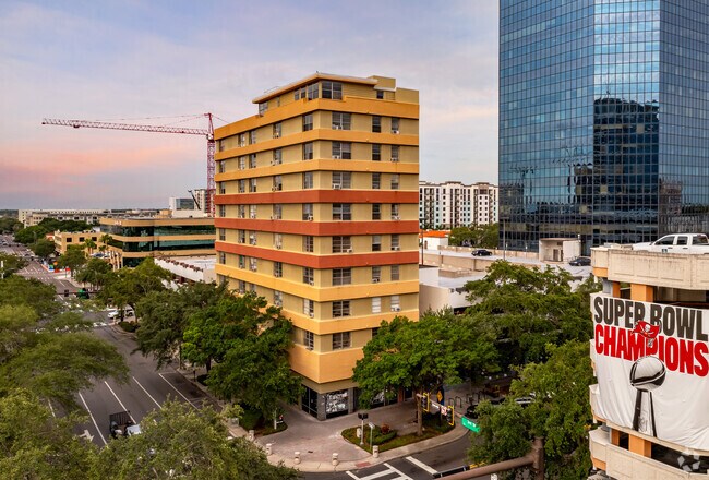 Foto del edificio - Coronet 300  Residential Condos