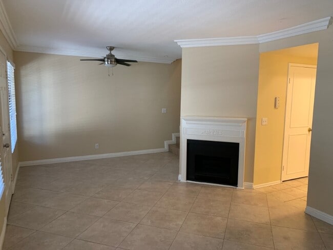Building Photo - 8167 Vineyard Ave