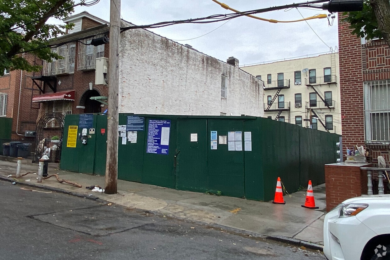 Building Photo - 929 43rd St