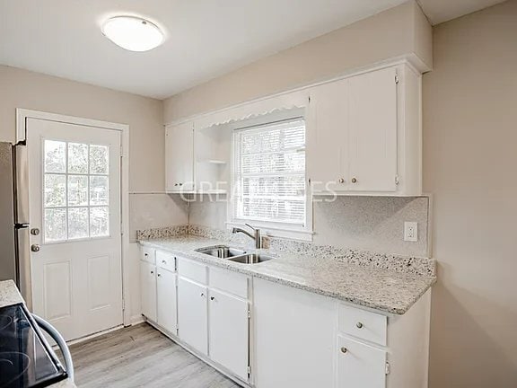 Building Photo - 5760 Valleybrook Rd