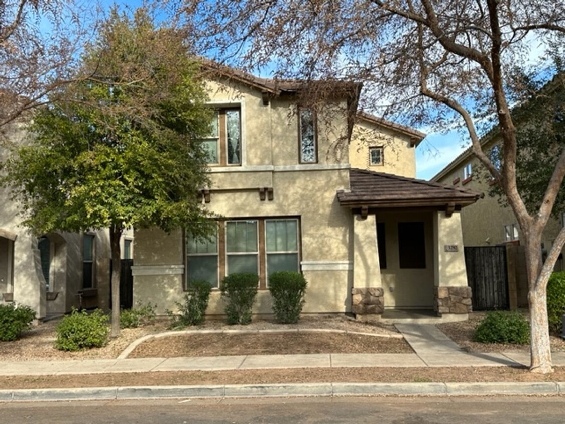 Primary Photo - GREAT GILBERT LOCATION