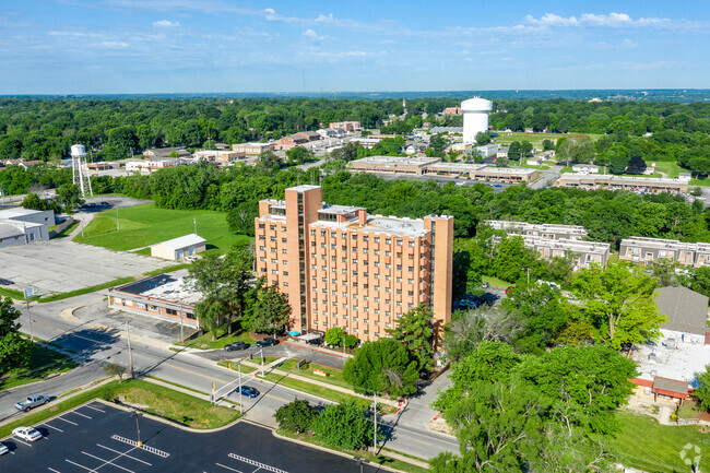 Building Photo - Bowen Tower