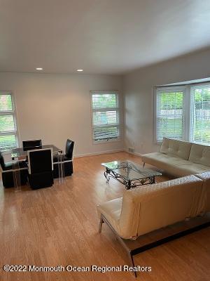 Building Photo - 502 Roseld Ave