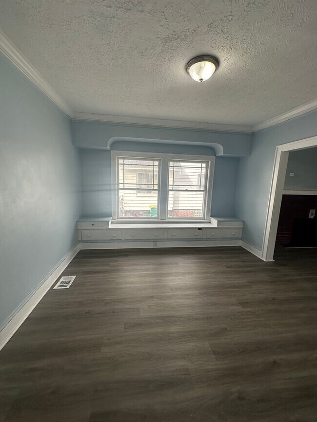 Foto del edificio - 4bd Single Maple Cash Pay
