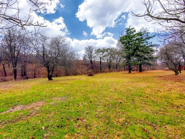 Building Photo - 3676 Hillward Dr