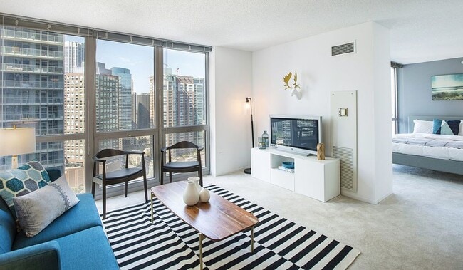 Foto del edificio - 360 E South Water St