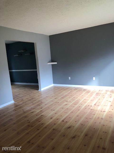 Foto del edificio - 4 br, 2.5 bath House - 3170 E Lake Lansing Rd