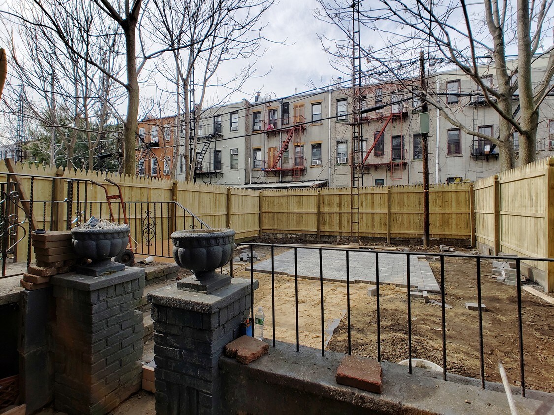 Primary Photo - 253 Himrod St
