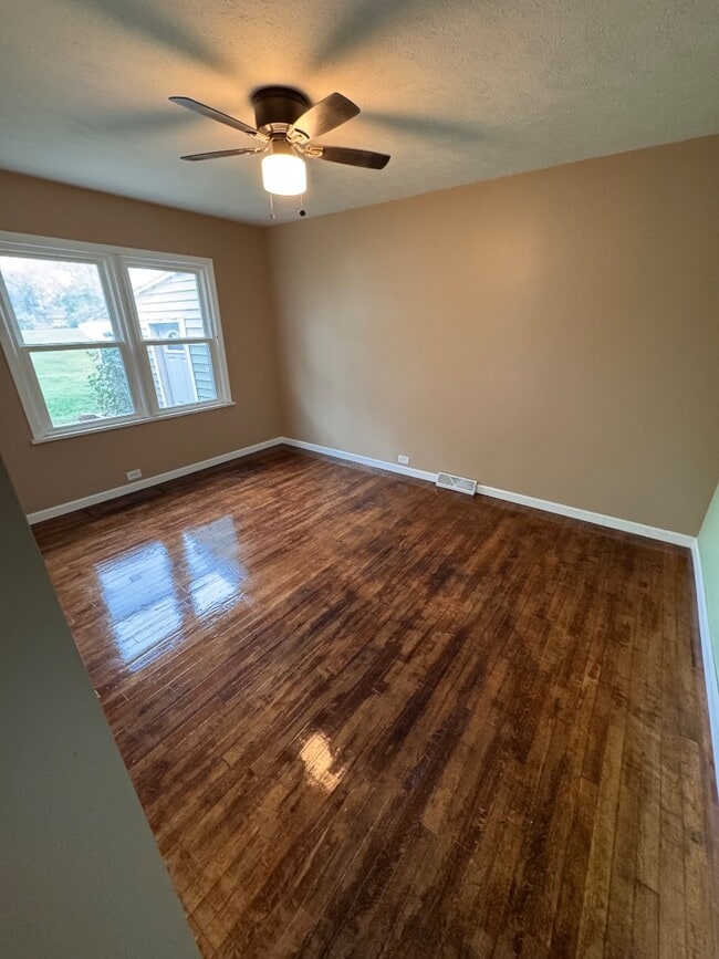 Foto del edificio - 210 E Charles St