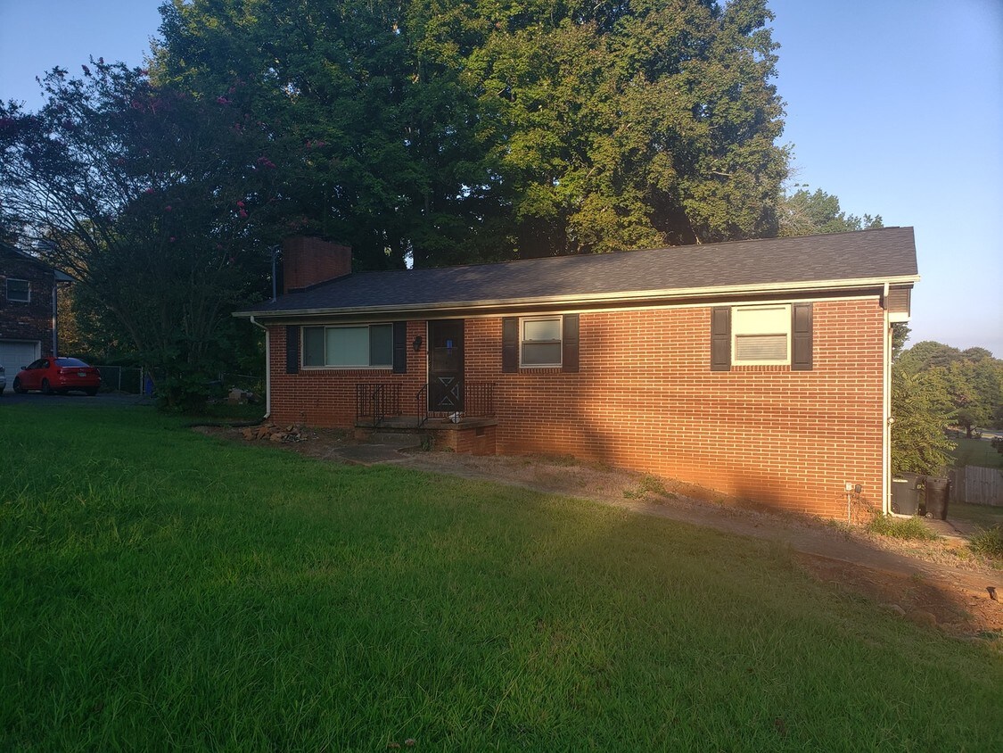 Primary Photo - 3412 Maryville Pike, Unit 3412