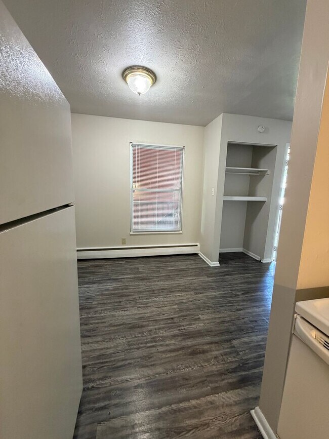 Foto del edificio - Spacious 1–3 Bedroom Apartments in South Louisville | Cedar Chase