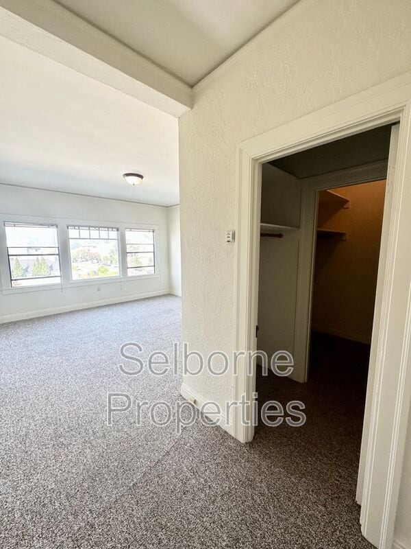 Building Photo - 5339 Broadway