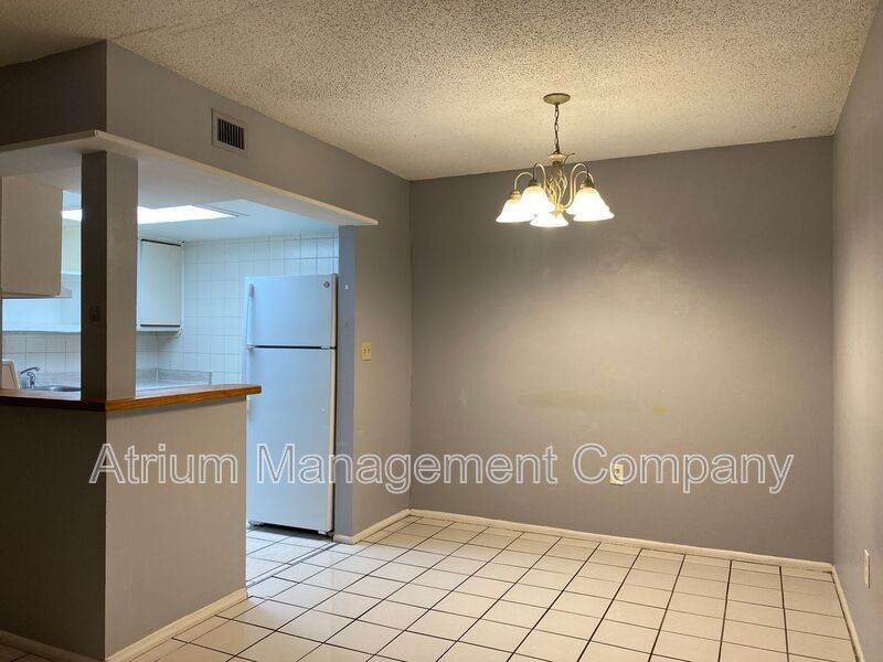 Foto del edificio - 914 Lake Destiny Rd