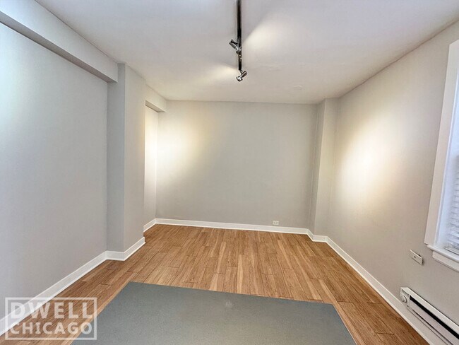 Foto del edificio - 541 W Belmont Ave