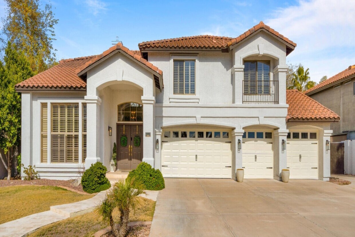 Primary Photo - 1390 E Horseshoe Dr