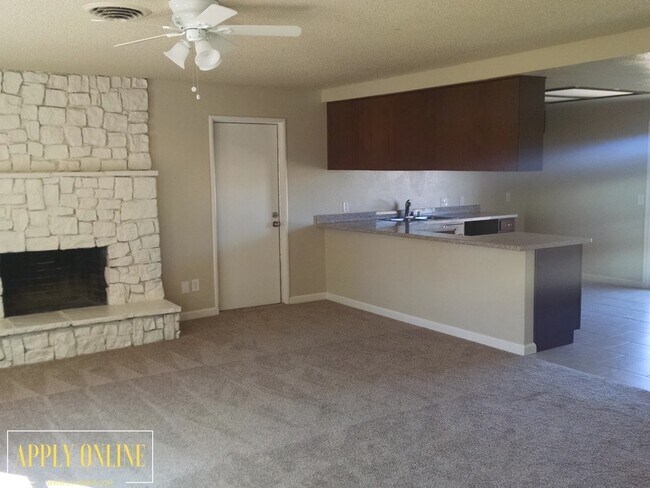 Building Photo - APPLY NOW FOR THIS LOVELY HOME! (Avail. 10...