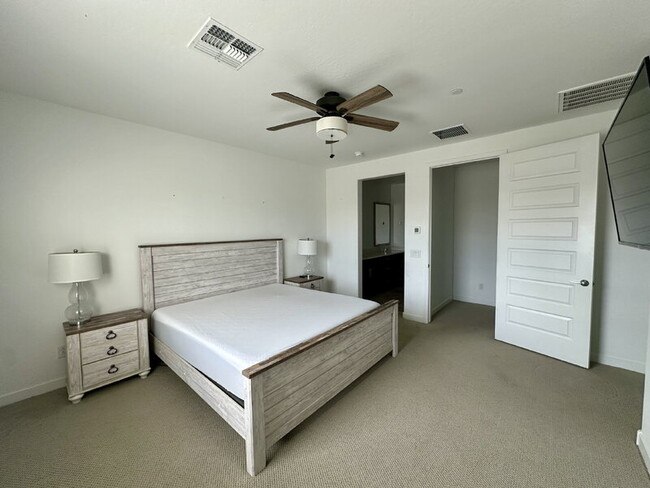 Building Photo - 4077 S Sabrina Dr