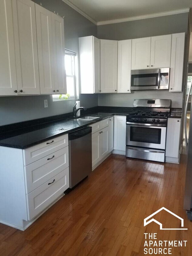 Foto principal - 1635 N Artesian Ave