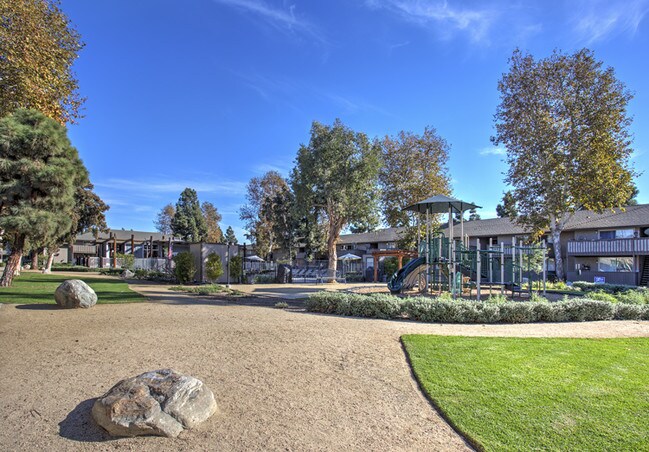 Foto del edificio - Pine Lake Terrace
