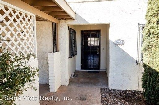 Building Photo - 1233 Carmelita Dr