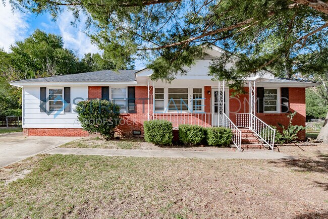 Foto del edificio - NOW OFFERING $250 OFF FIRST FULL MONTH IF ...