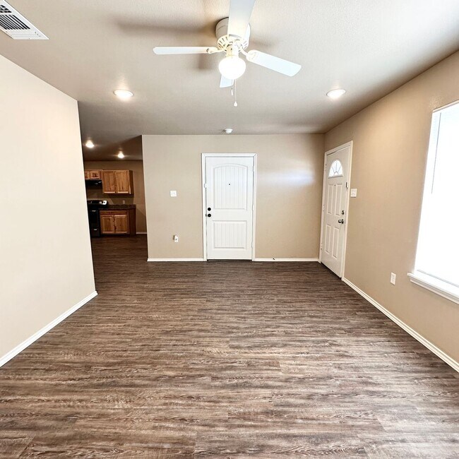 Foto del edificio - $99 Move In Special With 13 Month Lease!