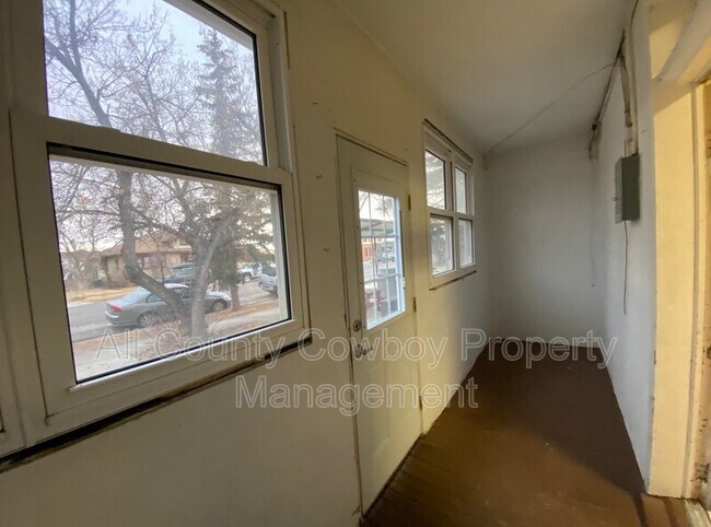 Building Photo - 418 S 6th St