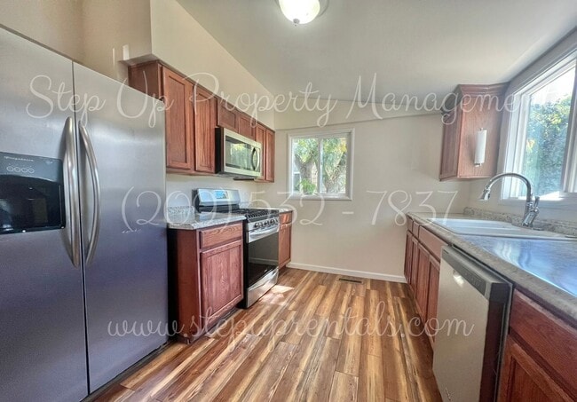 Building Photo - Newly Remodeled 3-Bedroom Home with Modern...
