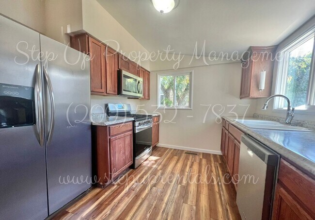 Foto del edificio - Newly Remodeled 3-Bedroom Home with Modern...