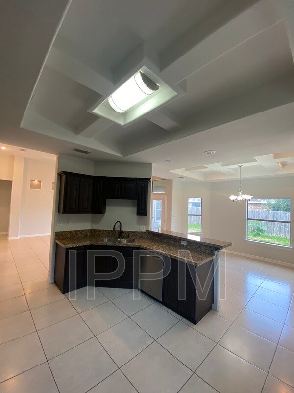 Building Photo - 6637 Woodlands Ave