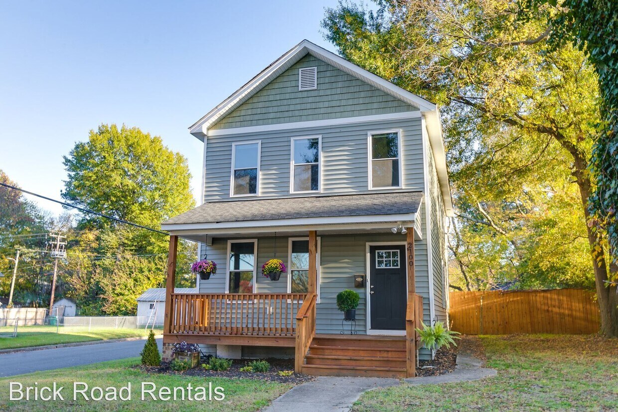 Foto principal - 3 br, 2.5 bath House - 2100 Halifax Ave.