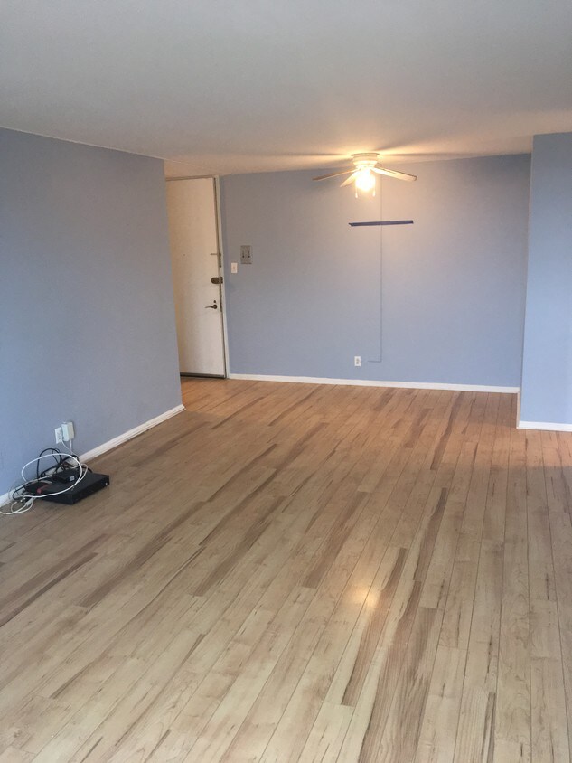 Living/Breakfast Nook - 3600 Conshohocken Ave