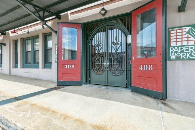 Building Photo - 408 S Front St