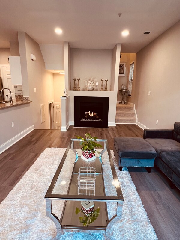 Photo - 46375 Pryor Square Townhome