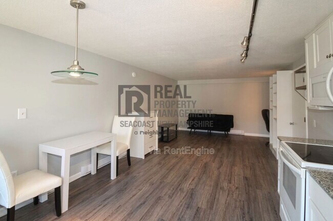 Foto del edificio - 93 Henry Law Ave