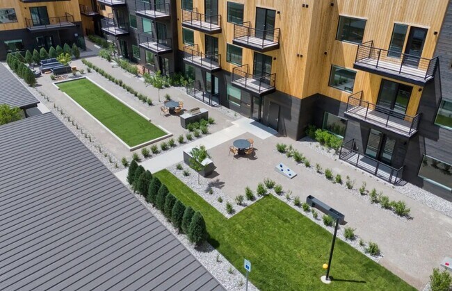 Foto del edificio - 375 Larkspur Ave