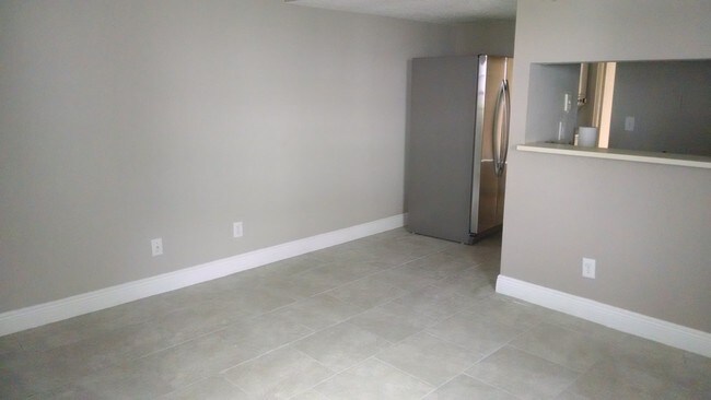 Foto del edificio - 7246 E Bank Dr