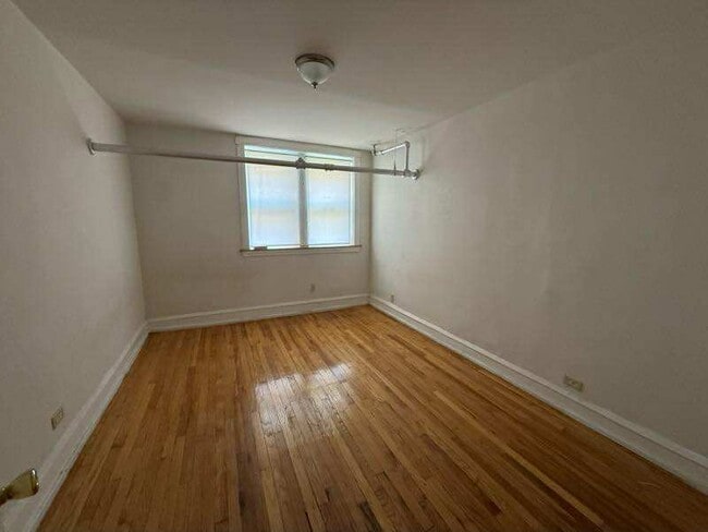 Foto del edificio - 7407 N Damen Ave