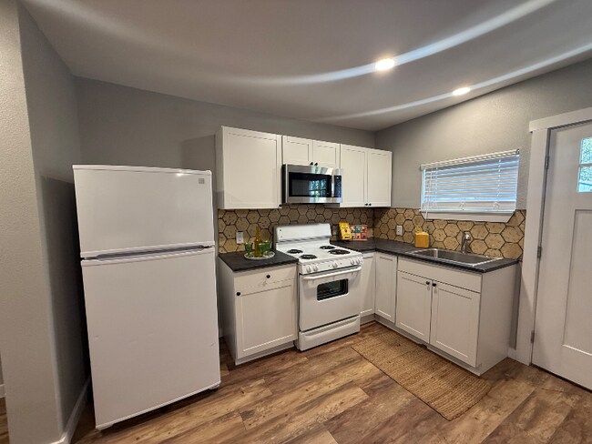 Foto del edificio - 843 Rigsby Ave