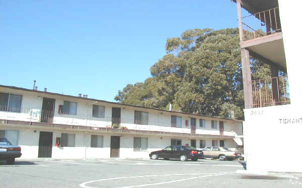 Building Photo - Indian Village Apartments